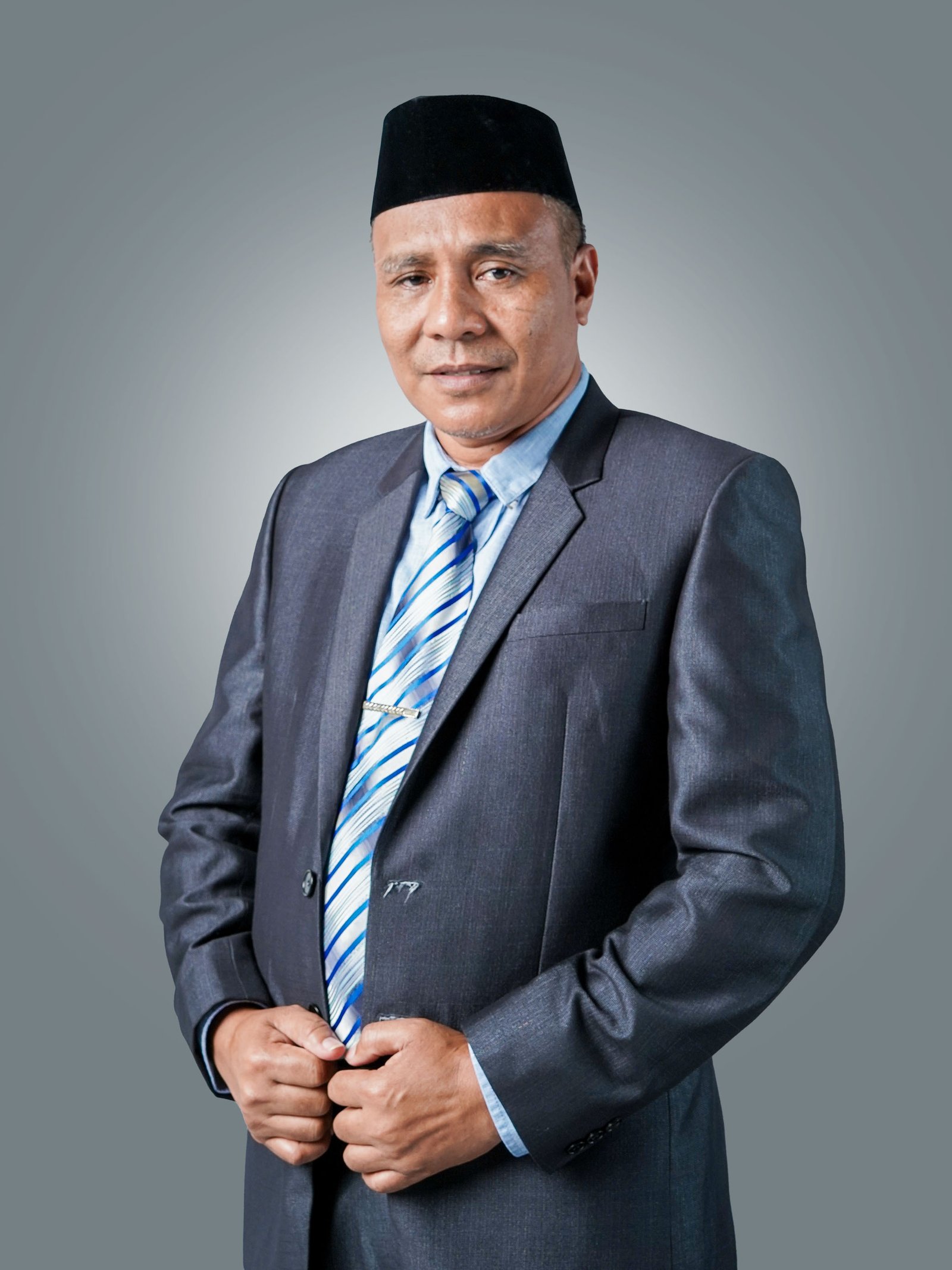  Dr. Sahrir Sillehu, S.KM., M.Kes
