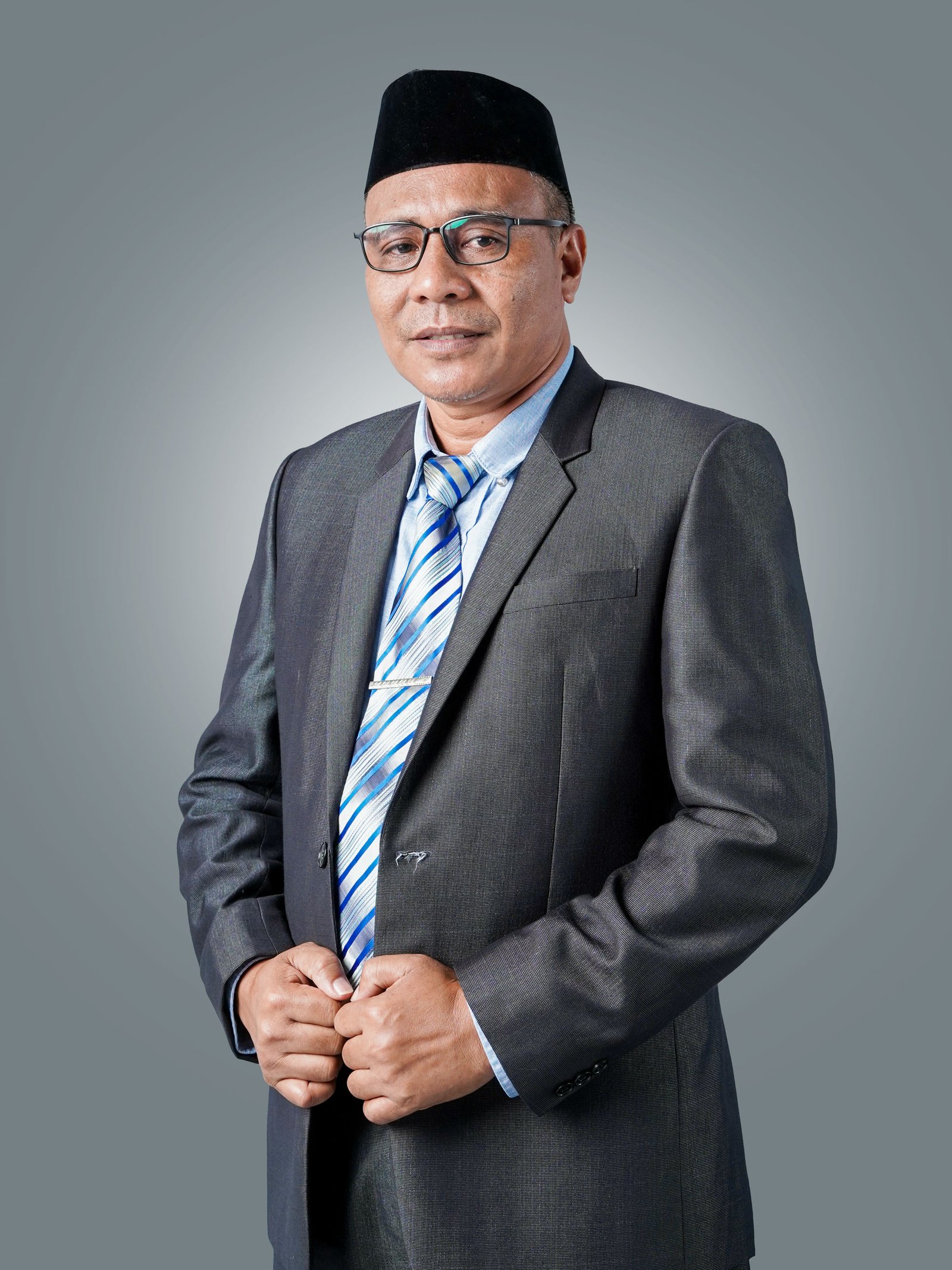 Dr. Sahrir Sillehu. SKM.,M.Kes